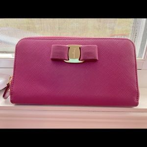 Authentic Salvatore Ferragamo Vara Zip Wallet